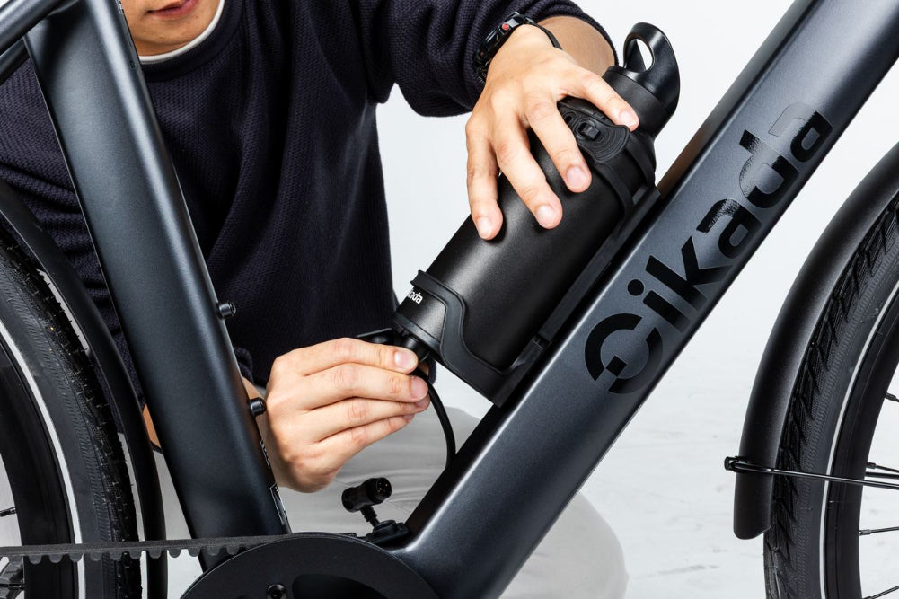 Cikada Bottle Battery Lifestyle