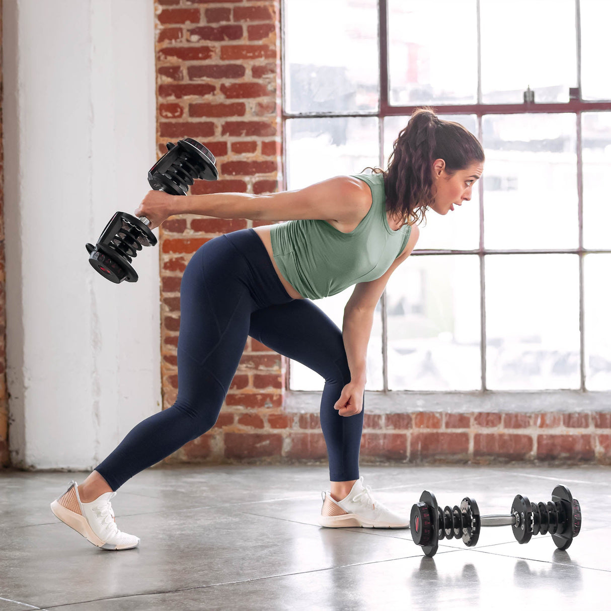 |Bowflex SelectTech 1090i Adjustable Dumbbell Set - Lifestyle3|