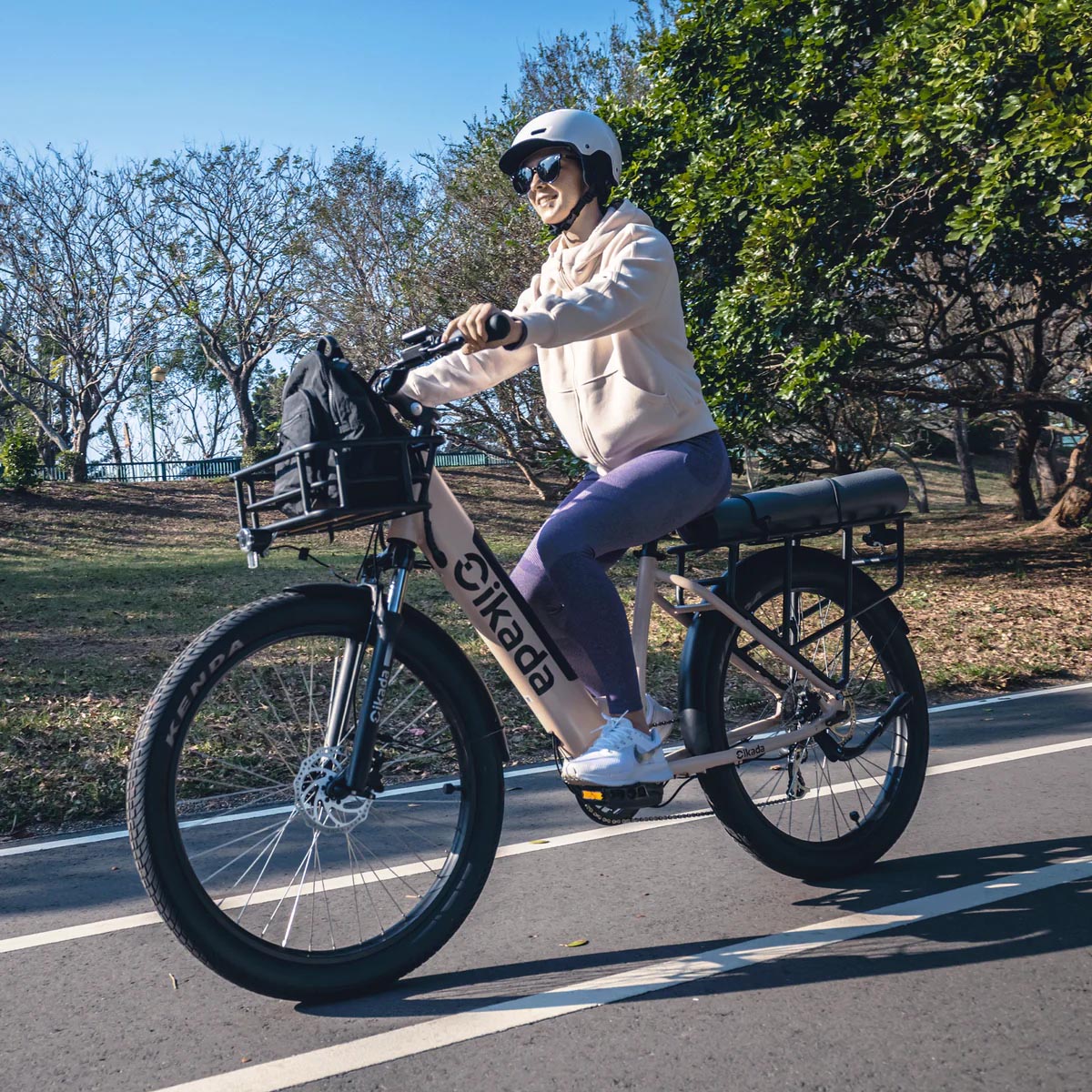 |CikadaFrontRackLifestyle1|