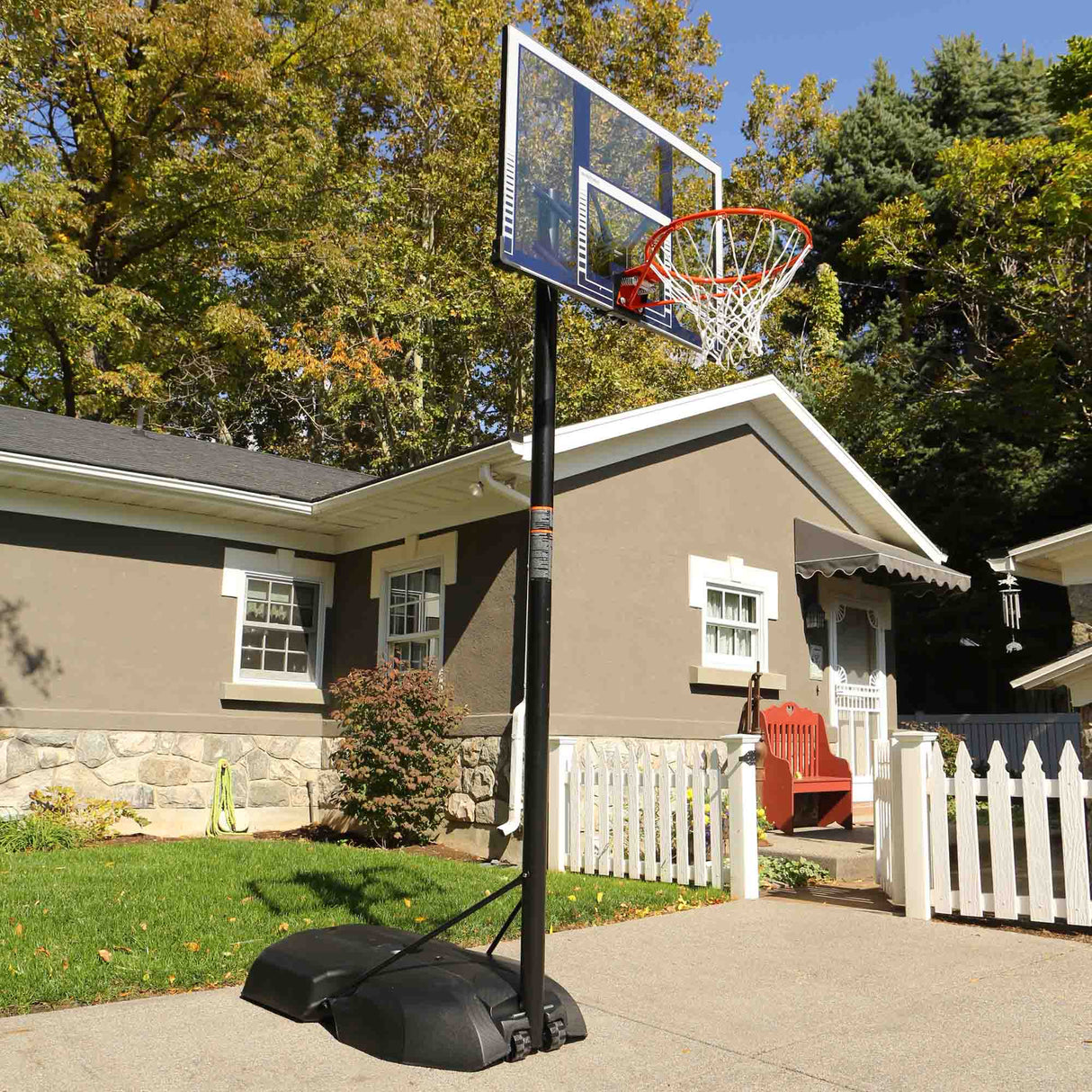 |LifetimeQuickAdjust44inPortableBasketballSystemLifestyle1|