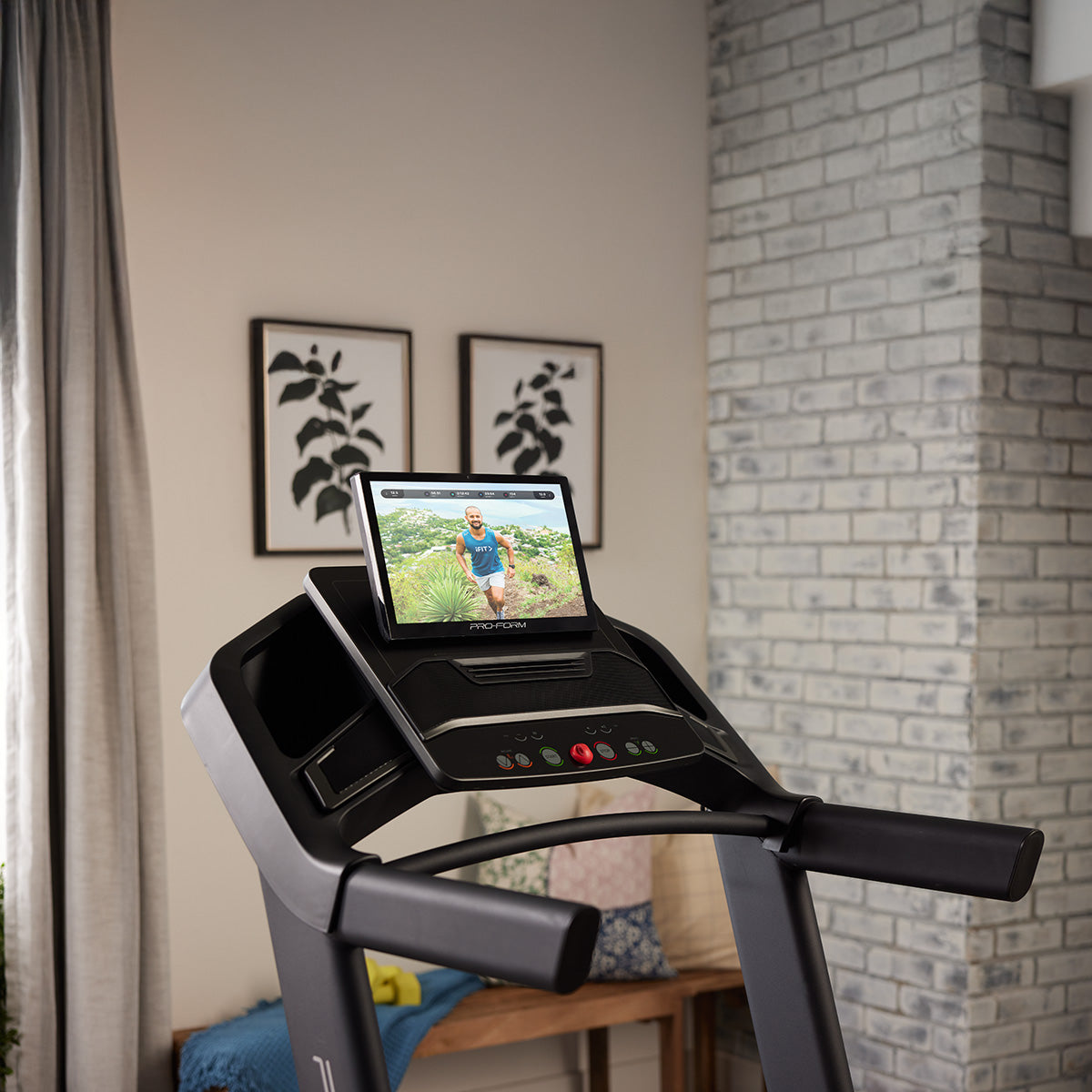 |ProformCarbonPro9000Treadmill8|