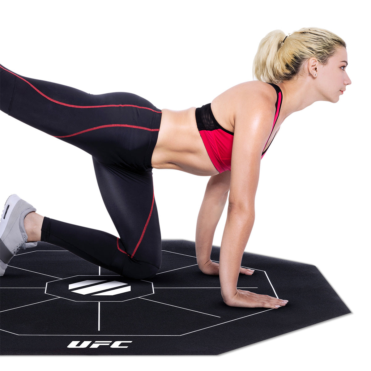 |UFC OCTAGONAL EXERCISE MAT BLACK InUse|