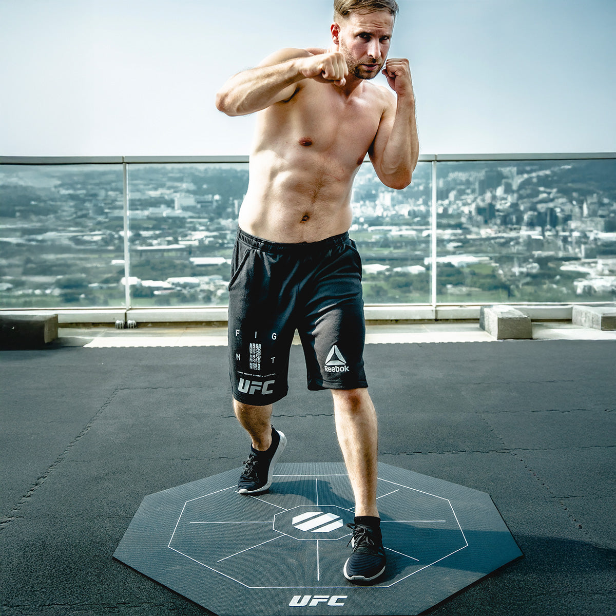 |UFC OCTAGONAL EXERCISE MAT BLACK InUse5|