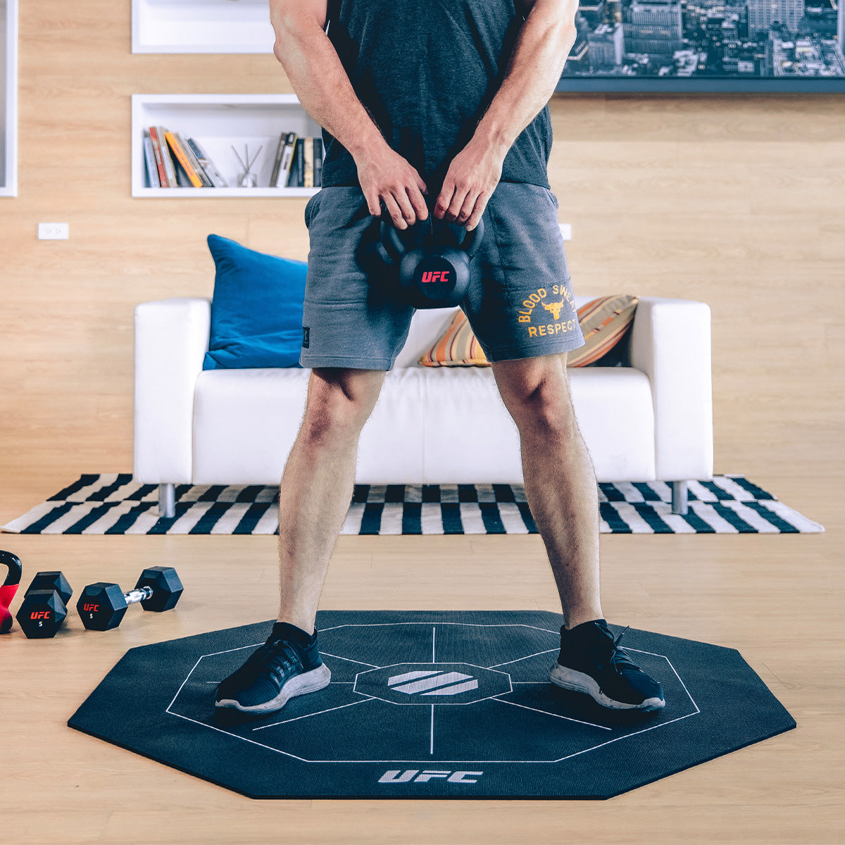 |UFC OCTAGONAL EXERCISE MAT BLACK InUse6|