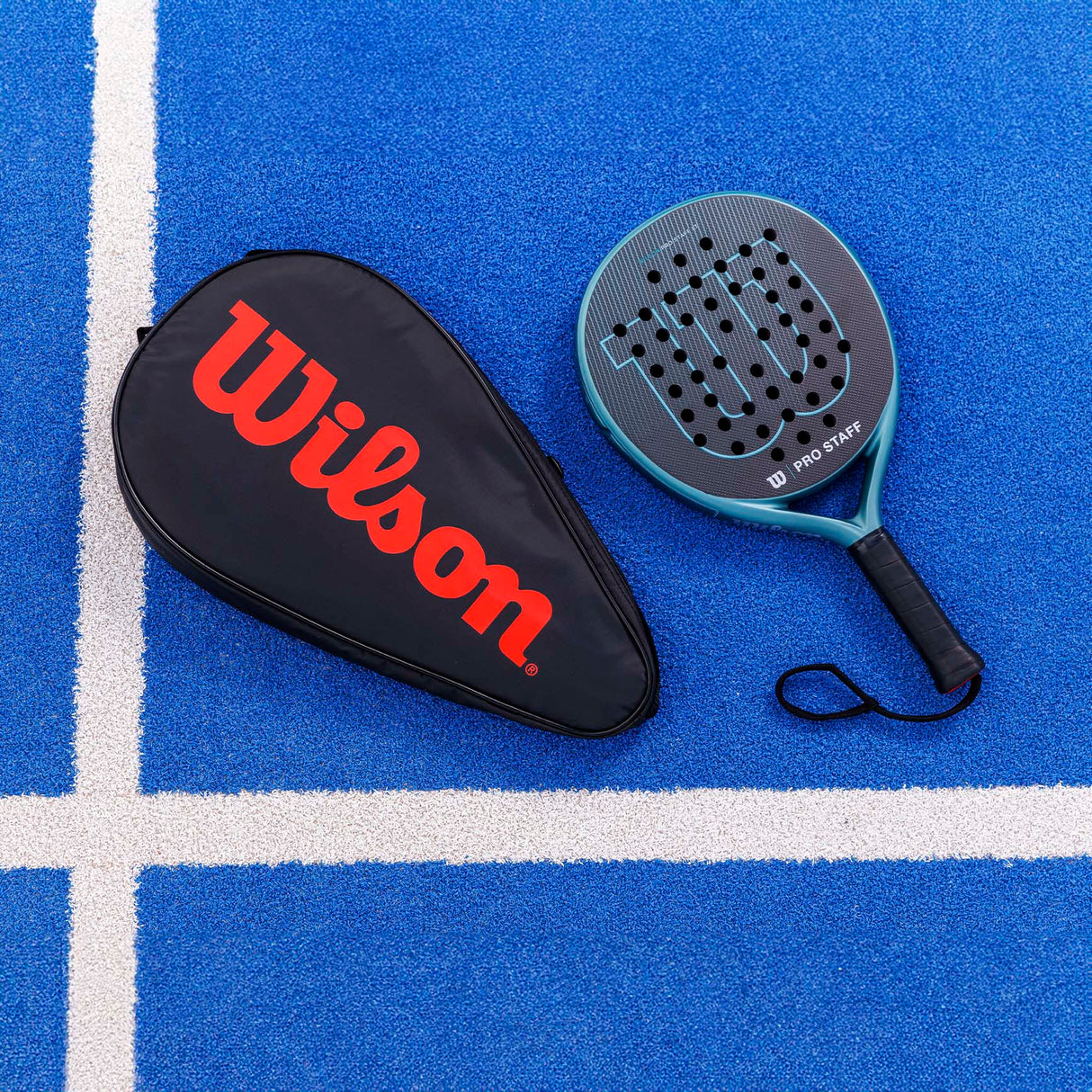 |WilsonStandardPadelRacketCoverLifestyle2|