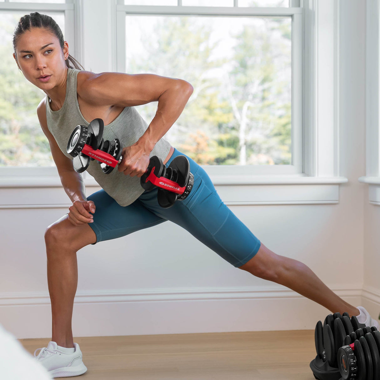 |Bowflex SelectTech 552i Adjustable Dumbbell - Lifestyle1|