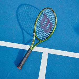 WilsonBladeFeelCompJunior26lifestyleangled2
