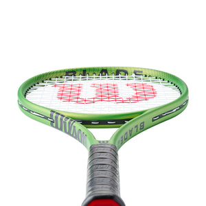 Wilson Blade Feel 100 Zoomed