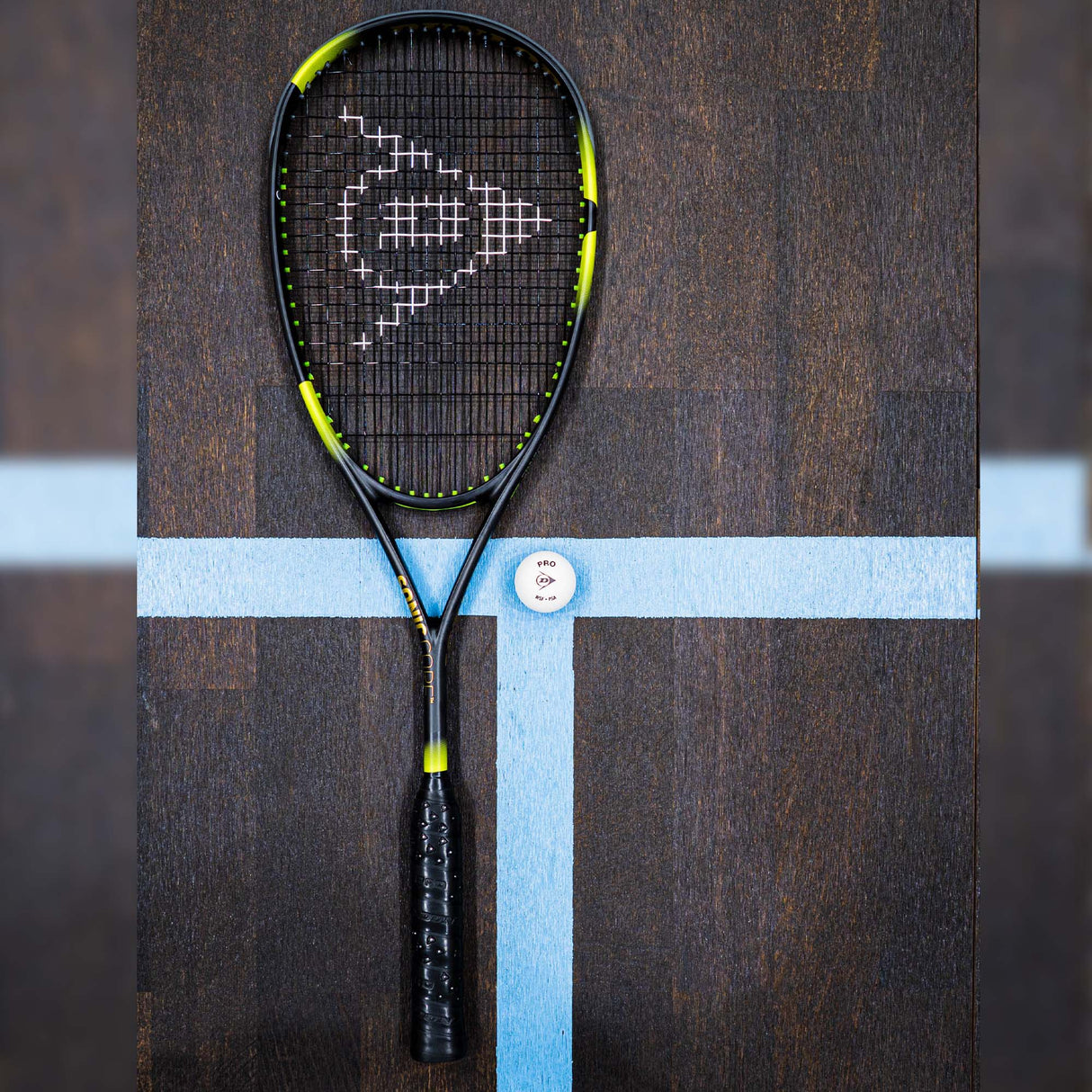 |Dunlop Sonic Core Ultimate 132 Squash Racket Double Pack AW22 - Lifestyle2|