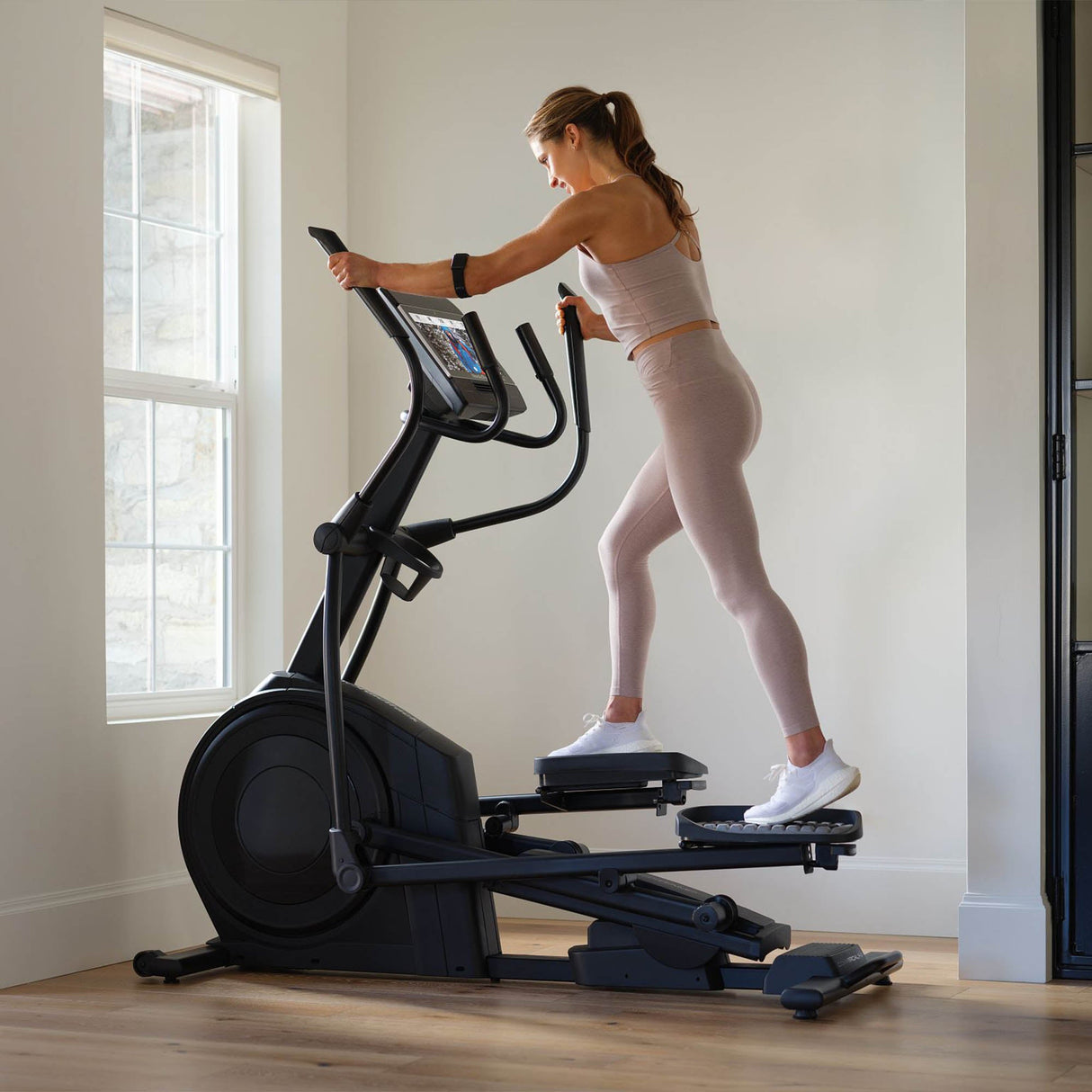|NordicTrackAirGlide14iEllipticalCrossTrainerLifestyle2|